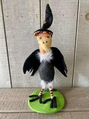 Boneca Annalee Vivian Abutre Halloween estatueta bruxa 2011  - Imagem 1 de 4