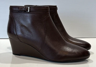 Botines de cuña Naturalizer Contour de cuero marrón con cremallera para mujer 8 Foto 1 de 4