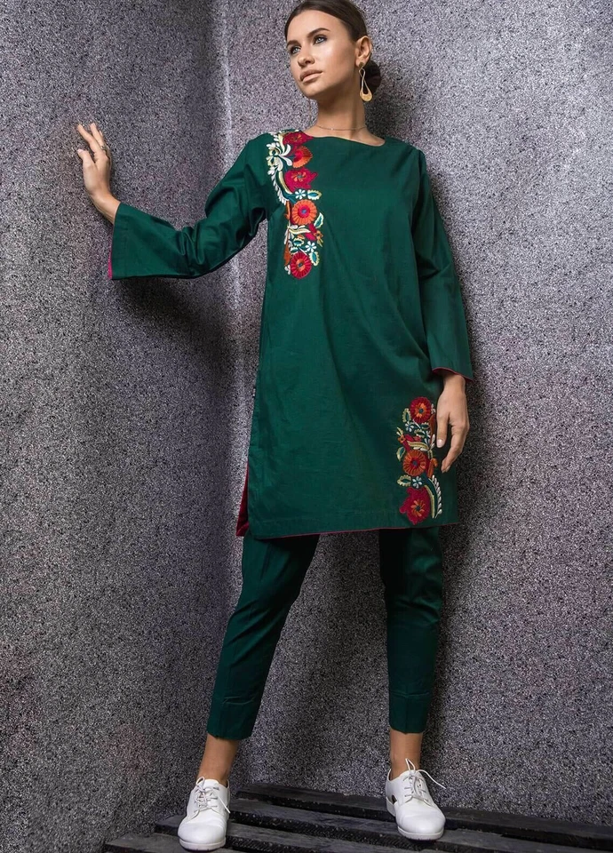 Kulli Jume AGHA NOOR KURTA Sobia Nazir Salwar KAMEEZ SANA SAFINAZ MARIA B KHAADI Foto 1 de 1