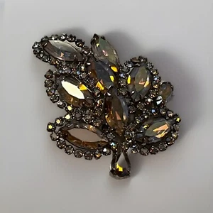 Stunning Vintage SIGNED Weiss Rhinestone Floral Leaf Brooch Pin ^ - Picture 1 of 10