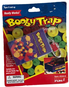 VINTAGE Y2K MINI BOOBY TRAP TOY GAME KEYCHAIN MINIATURE GAME - Picture 1 of 3