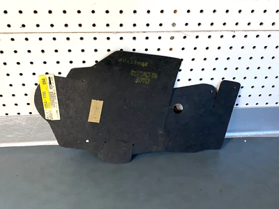 Protector contra salpicaduras de admisión de aire GM OEM NOS 22647796 1996-1998 Buick Skylark Foto 1 de 3