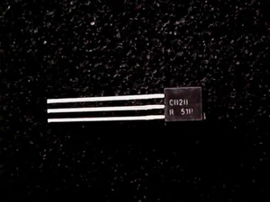 2SC828-R NEC NPN Transistor (R= hFE 180-360) 2SC828 2SC828R (TO-92) - Foto 1 di 1