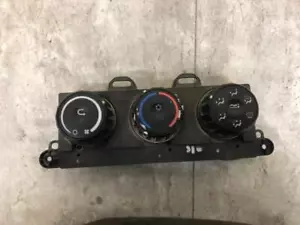 2017-2024 Freightliner CASCADIA Heater A/C Temperature Controls - Used - Picture 1 of 4