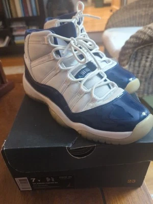 Air Jordan 11 Retro BG  Foto 1 de 4