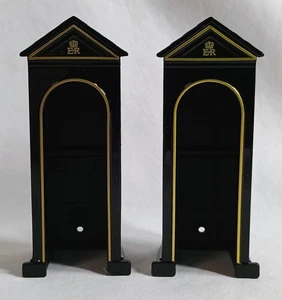 Britains Metal Toy Soldier Sentry Box Lot of 2 Copyright 1988 - Bild 1 von 9