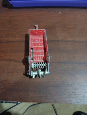 Vintage Tru Scale DieCast Farm Toy Manure Spreader, Damaged, Missing Wheel As Is - Image 1 of 4