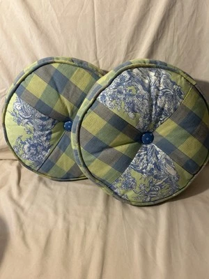 Set of 2 Round plaid and flower pillows - Image 1 of 4