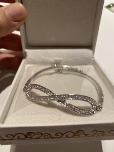 Armreif aus Edelstahl für Damen mit Unendlichkeitszeichen, mit Box, Glitzernd - Bild 1 von 4