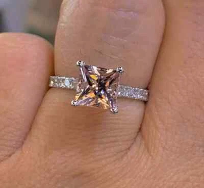 Anillo de compromiso solitario morganita corte princesa de 2 quilates acabado sólido de oro rosa de 14 quilates Foto 1 de 4