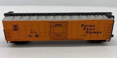 Atlas 50' Single Door Box Car Train Pacific Fruit Express PFE #300207 N Scale - Image 1 of 4