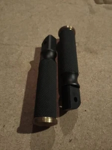 REPOSE-PIEDS PASSAGER PERSONNALISÉS YAMAHA BOLT SCR950 ROADSTAR STRYKER V-STAR A - Foto 1 di 4