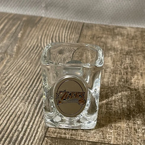 Philadelphia 76ers NBA Clear Shot Glass with Logo Cover