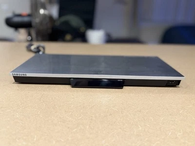 Leitor de Blu-ray e DVD e CD Samsung BD-D6700 3D (prata) Wi-Fi e HDMI - Imagem 1 de 4