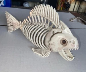Killer Piranha Fisch Skelett Halloween Deko Dekoration Knochen Requisite Einweg Mund - Bild 1 von 1