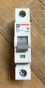 CUTLER HAMMER C2 WMS1C02 CIRCUIT BREAKER 1 POLE 240V 2A - Picture 1 of 3
