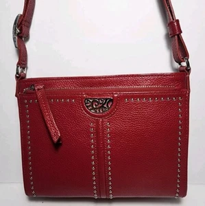 BRIGHTON LIPPENSTIFT ROT ZIEMLICH ROBUST NIETEN CITY ORGANIZER FRONT GELDBÖRSE CROSSBODY - Bild 1 von 18