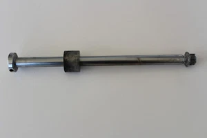 hintere Achse original Suzuki VS800 Typ VS52B Bolzen - Picture 1 of 1