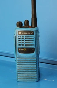 1x motorola gp340 VHF ATEX - Afbeelding 1 van 2