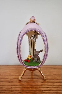 REAL Goose Egg Carved Decorative Keepsake Erzgebirge Style Bunny Baby Gift VTG - Picture 1 of 9