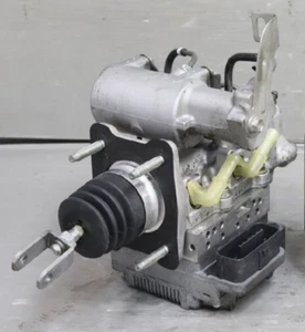 2012-2015 Toyota PRIUS V Brake Booster ABS Pump Master Cylinder Assembly OEM - Picture 1 of 6