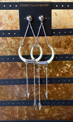 Brincos longos declaração de ródio e marfim Rebecca Minkoff - Imagem 1 de 4