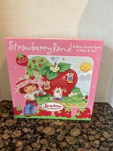 Torta corta alla fragola una bacca dolce gioco di nascondersi e cercare *2003* Strawberryland Comp - Foto 1 di 2