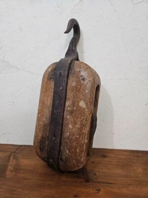 Ancienne poulie de bateau - Antiquité Marine - Photo 1/4