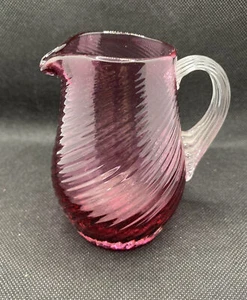 Vintage rare Pilgrim cranberry glass blown creamer applied handle - Picture 1 of 9