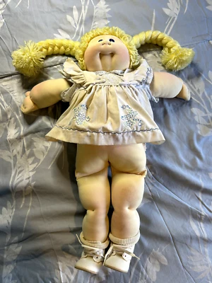 1978 Little People Cabbage Patch Kids  Xavier Roberts Blonde Baby Girl Signed - Image 1 of 4
