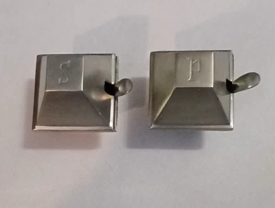 Soportes de sal y pimienta, Metawa Holland Pewter, 2,5" de altura usados Foto 1 de 4