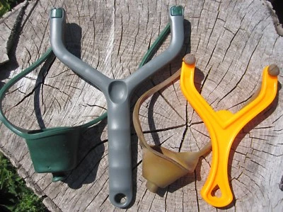 2 x Futterschleuder Steinschleuder Zwille Fisch Futter Schleuder Boilieschleuder - Bild 1 von 3