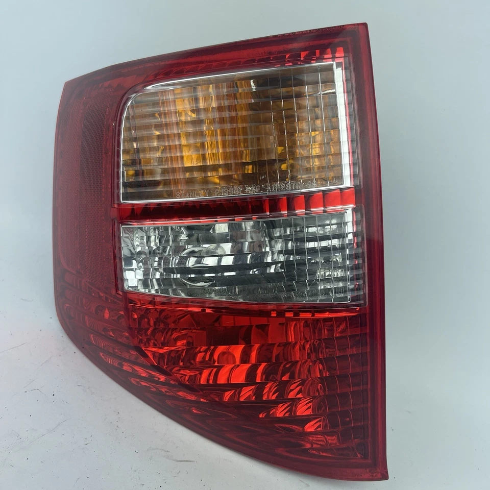 Luz trasera de freno izquierda Isuzu Axiom Driver 2002 2003 2004 OEM Foto 1 de 4