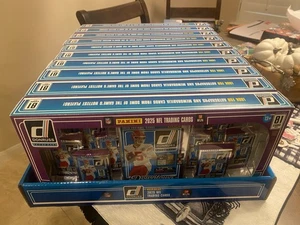 Paquete de 2 paquetes de fútbol americano NFL 2025 Panini Donruss de Costco en mano estuche nuevo - Imagen 1 de 1