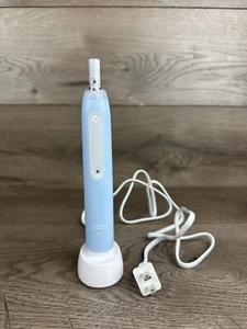 Oral-B iO Series 3 LIMITED wiederaufladbare elektrische Zahnbürste ICY BLUE - Bild 1 von 11