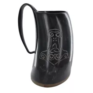 Taza de cuerno bebedor grabada Nórdico Vikingo El cuervo con capucha Mjolnir - Imagen 1 de 5