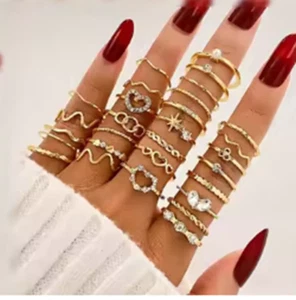 ✨ 29 PIEZAS ✨ Juego de anillos apilables chapados en oro de moda con diamantes de imitación de perlas - Imagen 1 de 6
