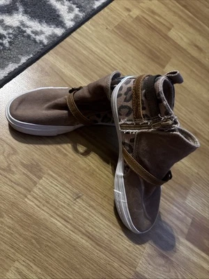 Zapatillas altas para mujer talla 8 Blowfish Cheetah con cremallera lateral. Excelente estado Foto 1 de 4