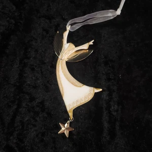 Hallmark Keepsake Ornament 2011 Joyful Angel Handcrafted New Christmas Yellow E - Picture 1 of 7
