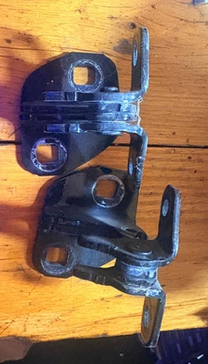 GMC Chevrolet Silverado 1500 2019-2023 bisagra de puerta trasera izquierda superior e inferior OEM Foto 1 de 3