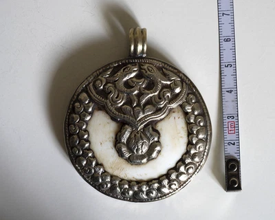 Ciondolo artigianale etnico tibetano – Tibetan ethnic handmade pendant - Immagine 1 di 4