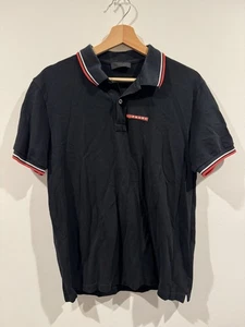 Camisa polo Prada Tab para hombre - se ajusta mediana - negra - usada - Imagen 1 de 4