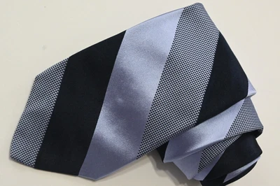 Corbata de cuello IKE BEHAR NEW YORK SEDA NEGRA PARA HOMBRE CON: 3 3/4 "POR L: 59" Foto 1 de 3