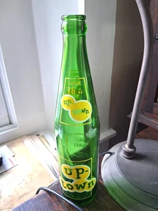 SCARCE 1950s UP-TOWN LEMON-LIME GREEN ACL PAINTED BOTTLE SODA POP 1/2 Qt. 16oz - Picture 1 of 7