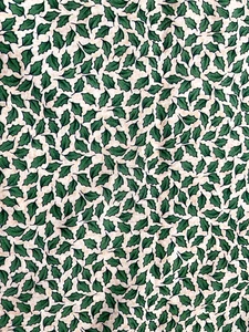 "Tela de Navidad Navidad hoja de acebo verde posibilidades Henry Glass 2 yardas 45""" - Imagen 1 de 4