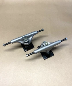 RARE OFFICIAL TRACKER TRUCKS DART 129MM BLACK BASEPLATE HAWK SKATEBOARD Blem - Picture 1 of 7
