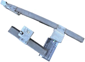 2007-2013 Cadillac Escalade EXT Door Glass Metal Guides Left Front Door - Picture 1 of 4