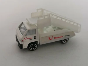 Thomson Airways Steps Truck - Approx 7.5cm By Realtoy - Picture 1 of 8