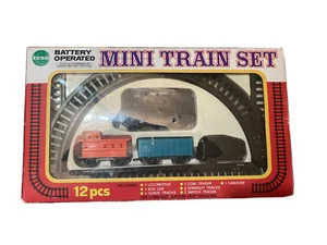 Vintage Mini Train Set East West Distribution Co FOR PARTS/ UNTESTED - Picture 1 of 3