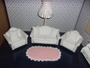 LESEN: PUPPENHAUS MINIATUR im Maßstab 1:12 Handarbeit OVAL Frottee ROSA Vorleger - Bild 1 von 2